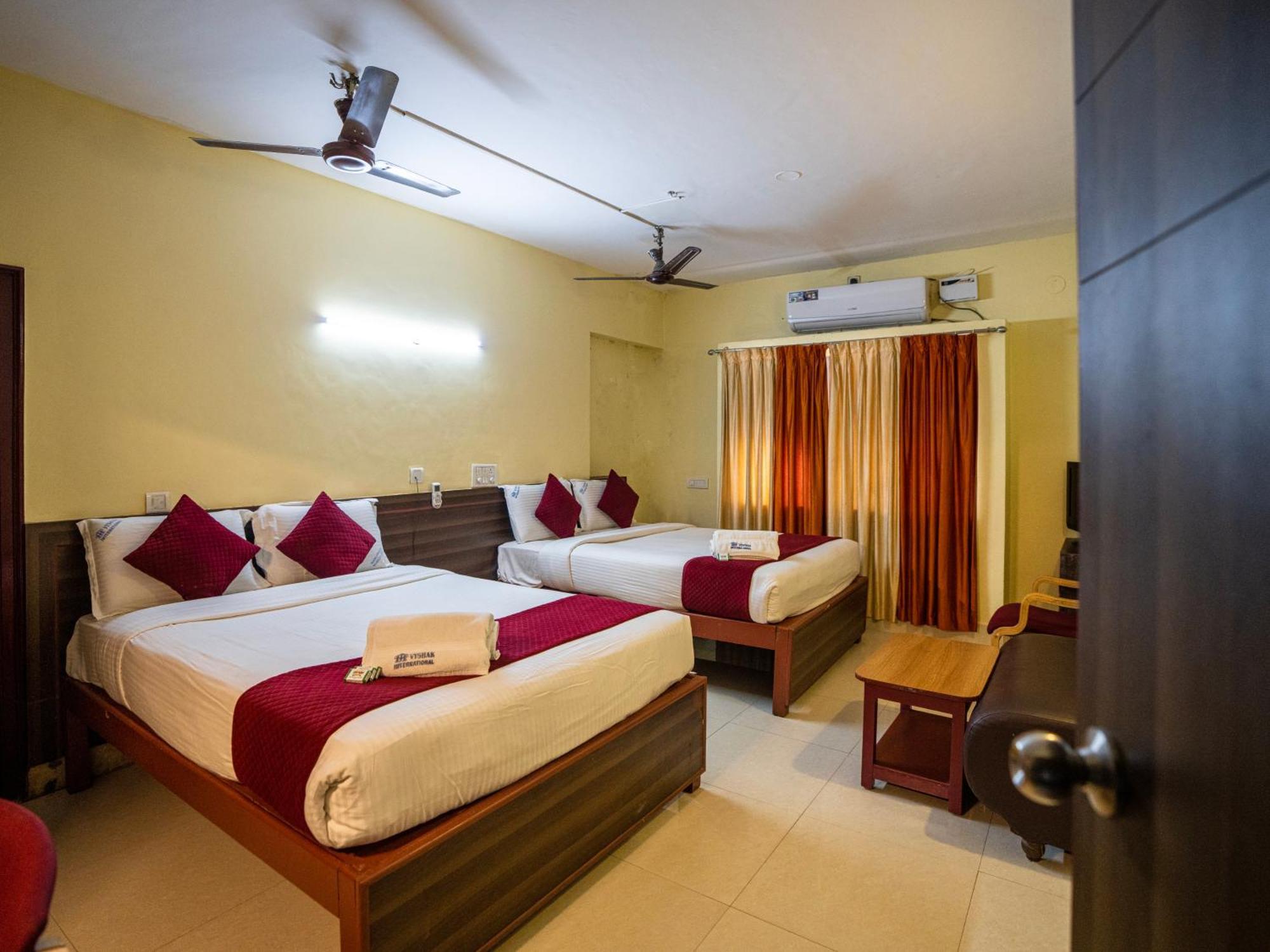 מייזור Hotel Vyshak International מראה חיצוני תמונה